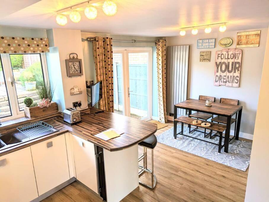 Spacious Lovely 3 Bed House In Keyworth Nottingham Suit Contractors Or Family Kültér fotó